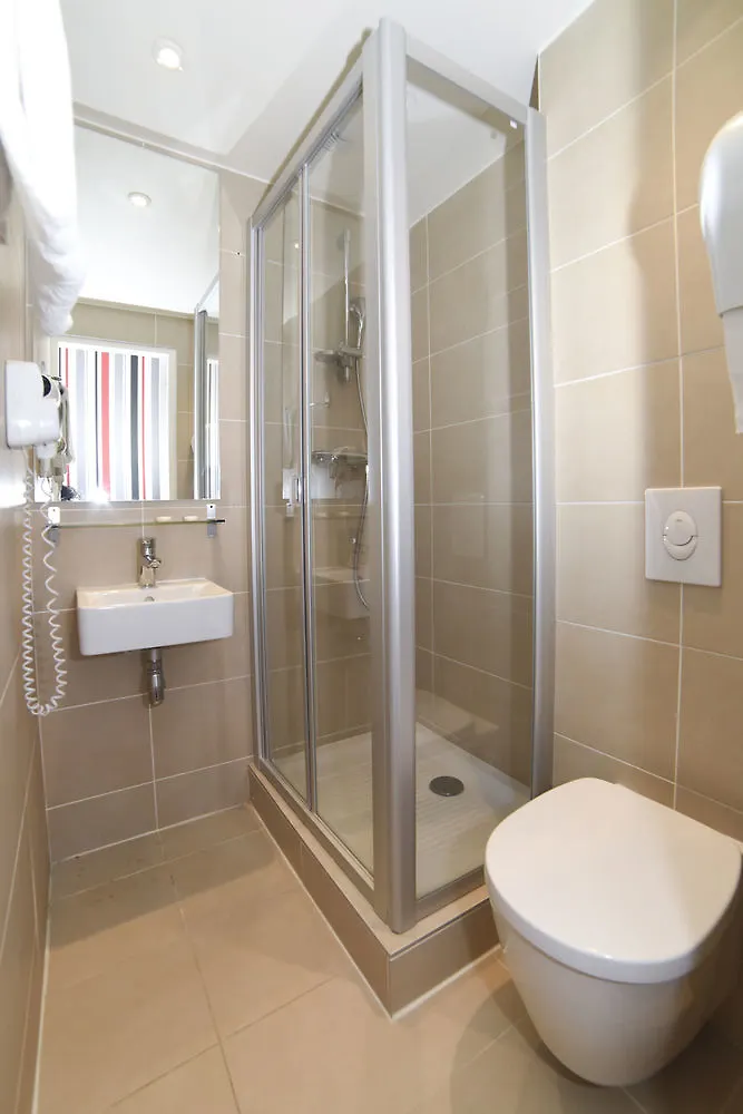 Sully Hotel Parigi 0*,