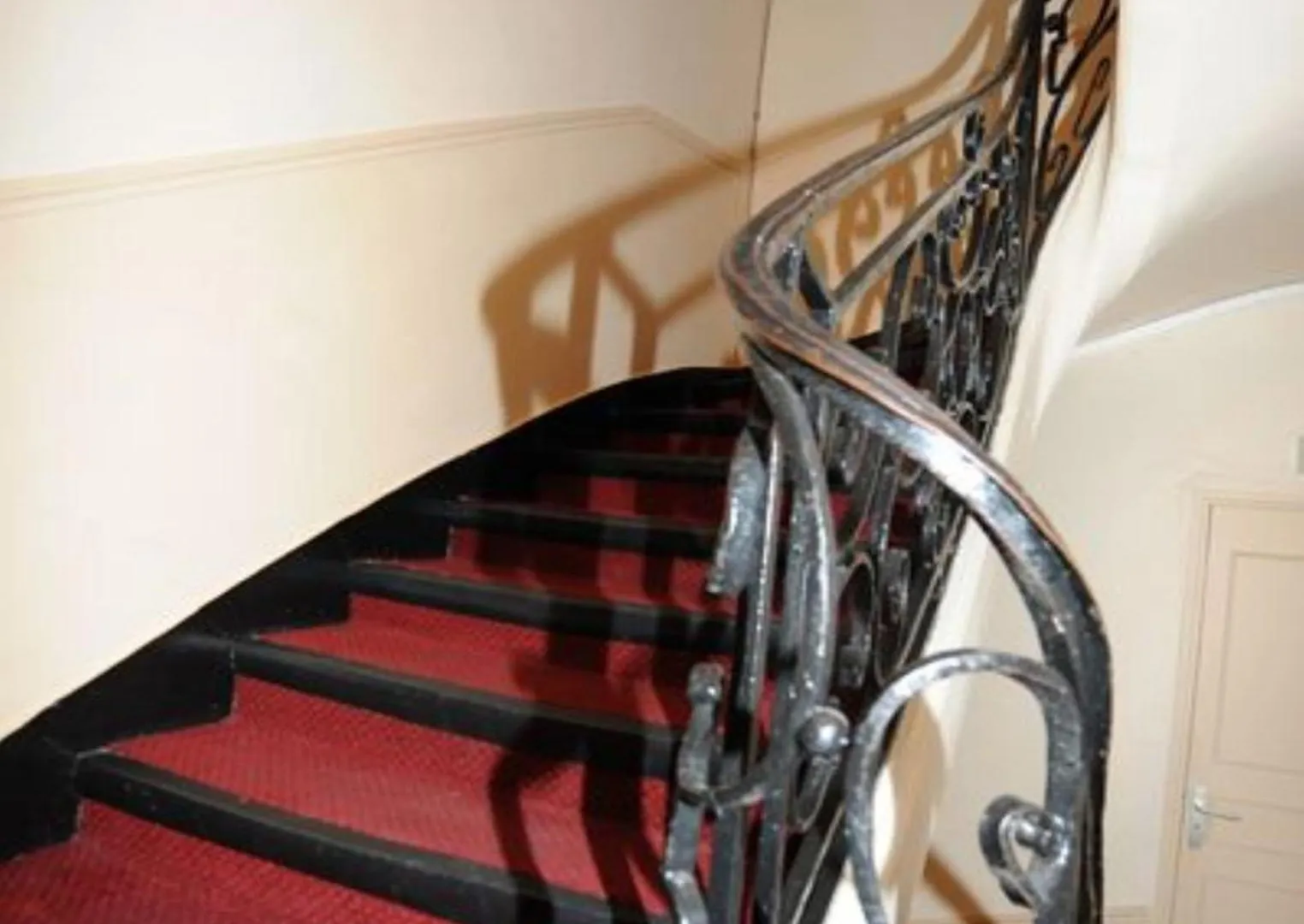 Sully Hotel Paris 0*,  France